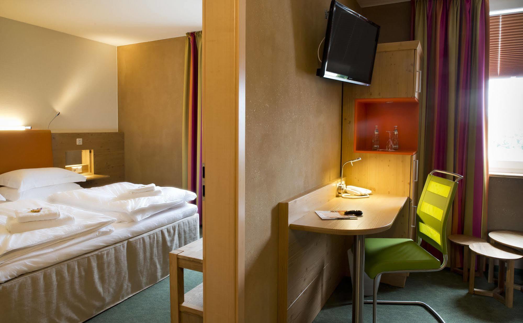 Sonn'Idyll Hotel & Saunalandschaft ราธนอว์ ภายนอก รูปภาพ